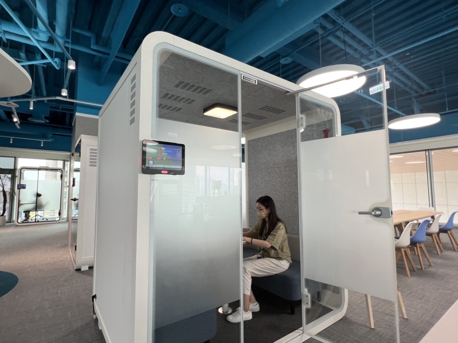 PG高雄據點的智慧行動辦公艙，展現PG在面板以外的研發應用軟實力